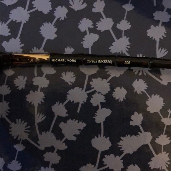 Like new dark brown sunglasses with gold details - Picture 7 of 7